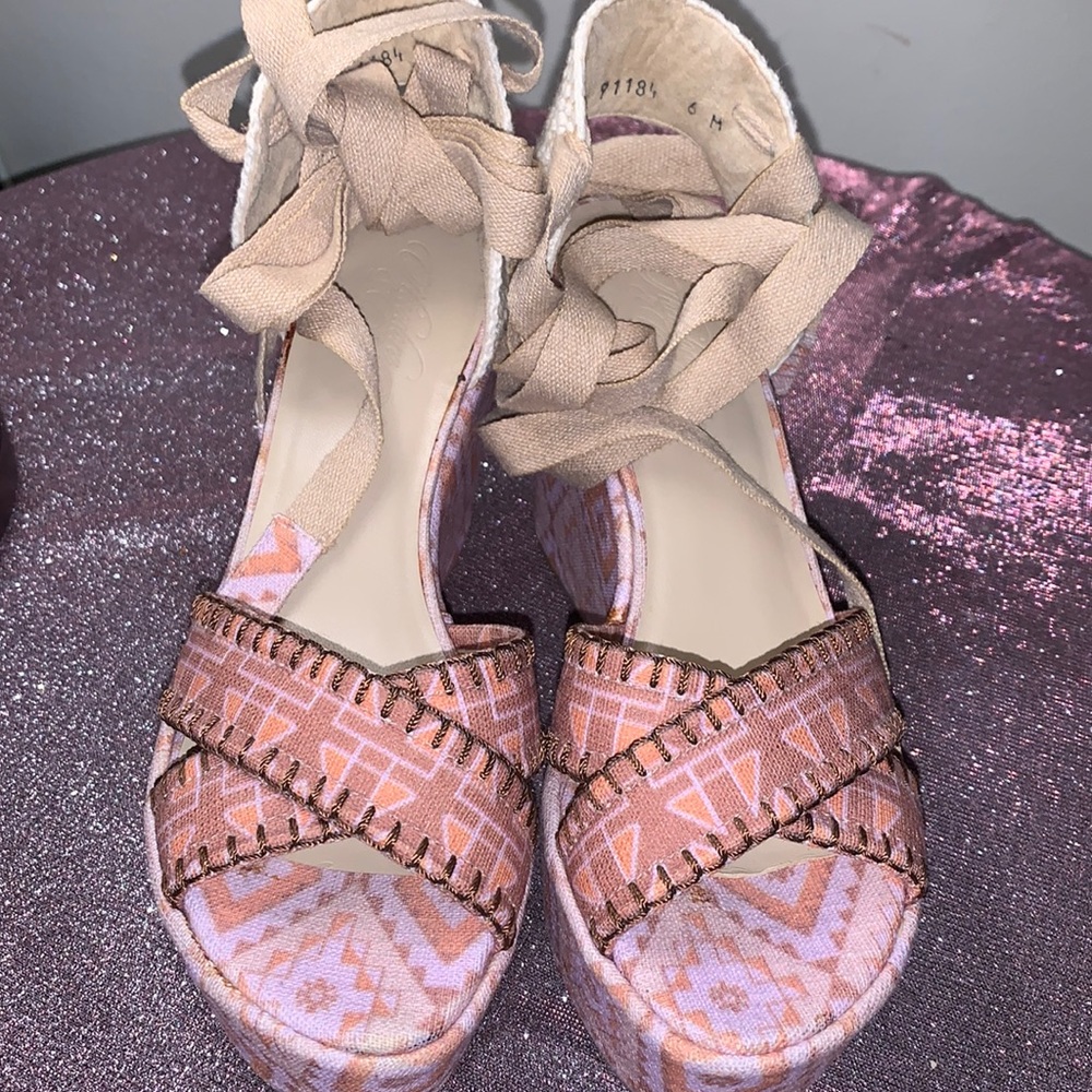 Theodora & Callum By Stuart Weitzman Printed Linen Wedges - Picture 5 of 12